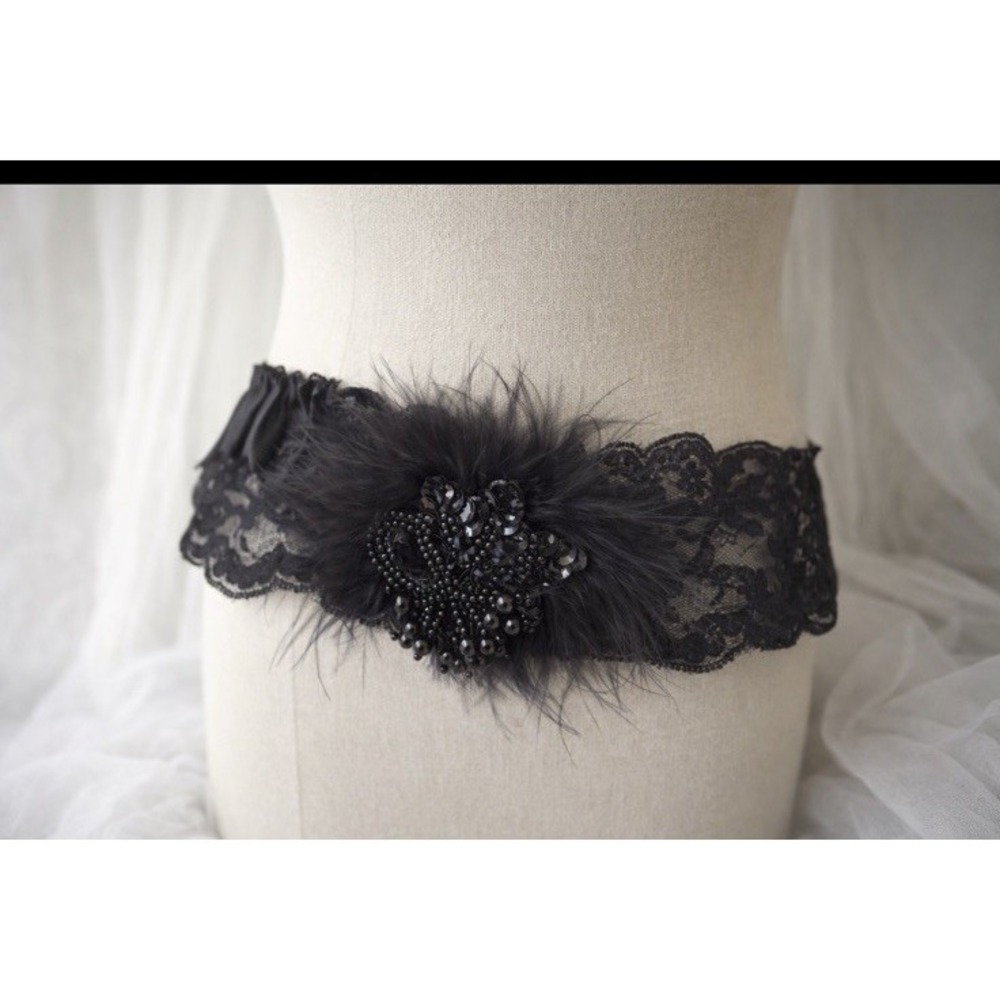 Vintage Victoria's Secret Black Lace Feathers Leg Garter Bride Wedding Y2K EUC